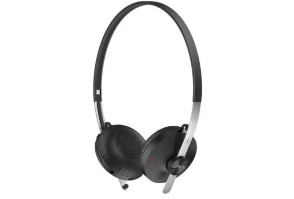 Wired or wireless headphones
